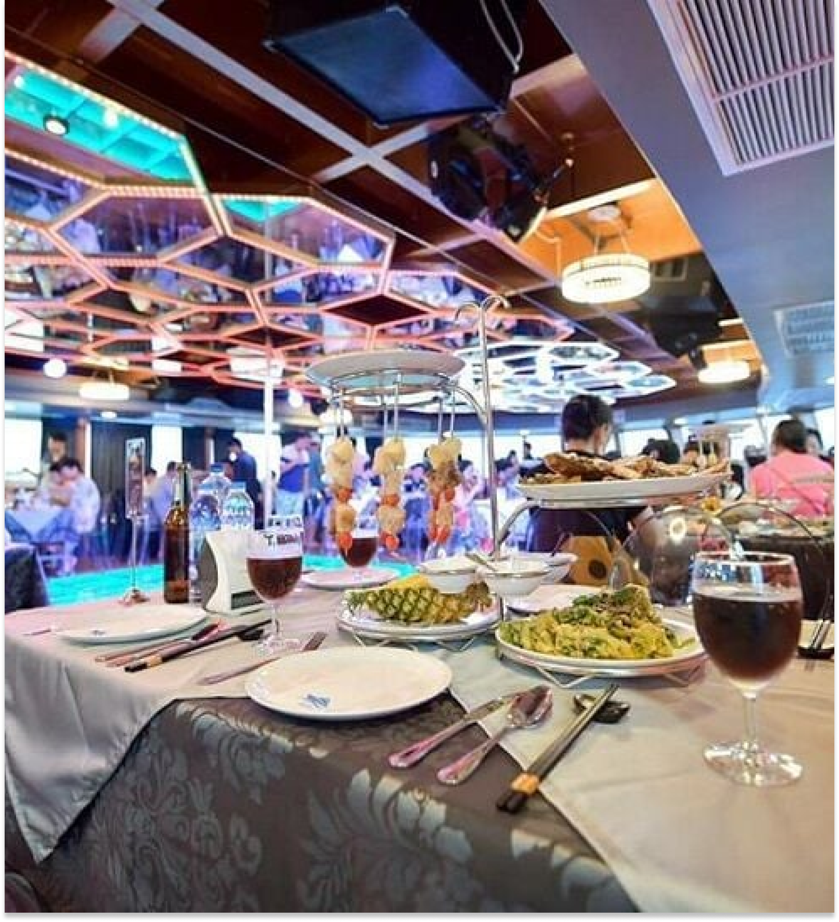 Pattaya - All Star Dinner Cruise