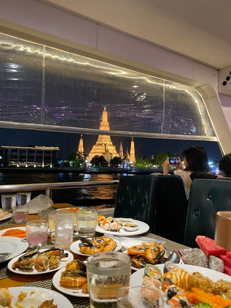 Bangkok – The White Orchid Dinner Cruise